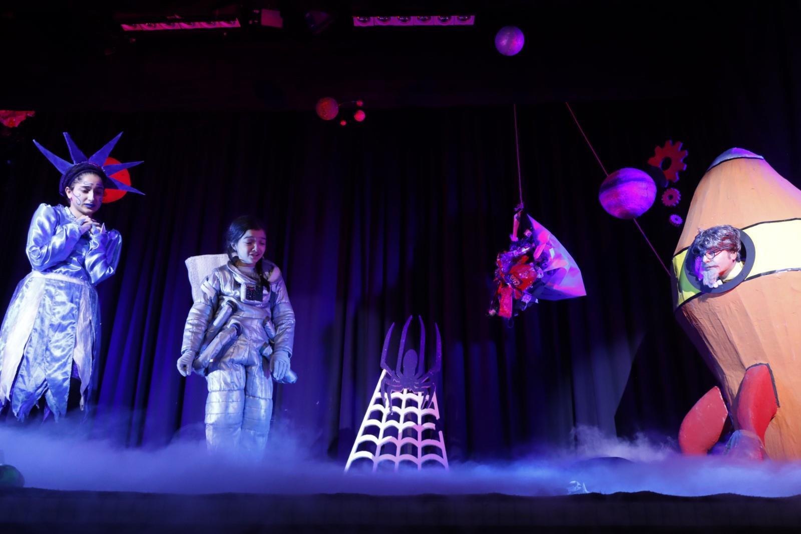 نمایش «سفر به سیاره شگفت‌انگیز» از سمنان با ۱۵ جایزه در جشنواره ملی تئاتر کودک و نوجوانان درخشید 