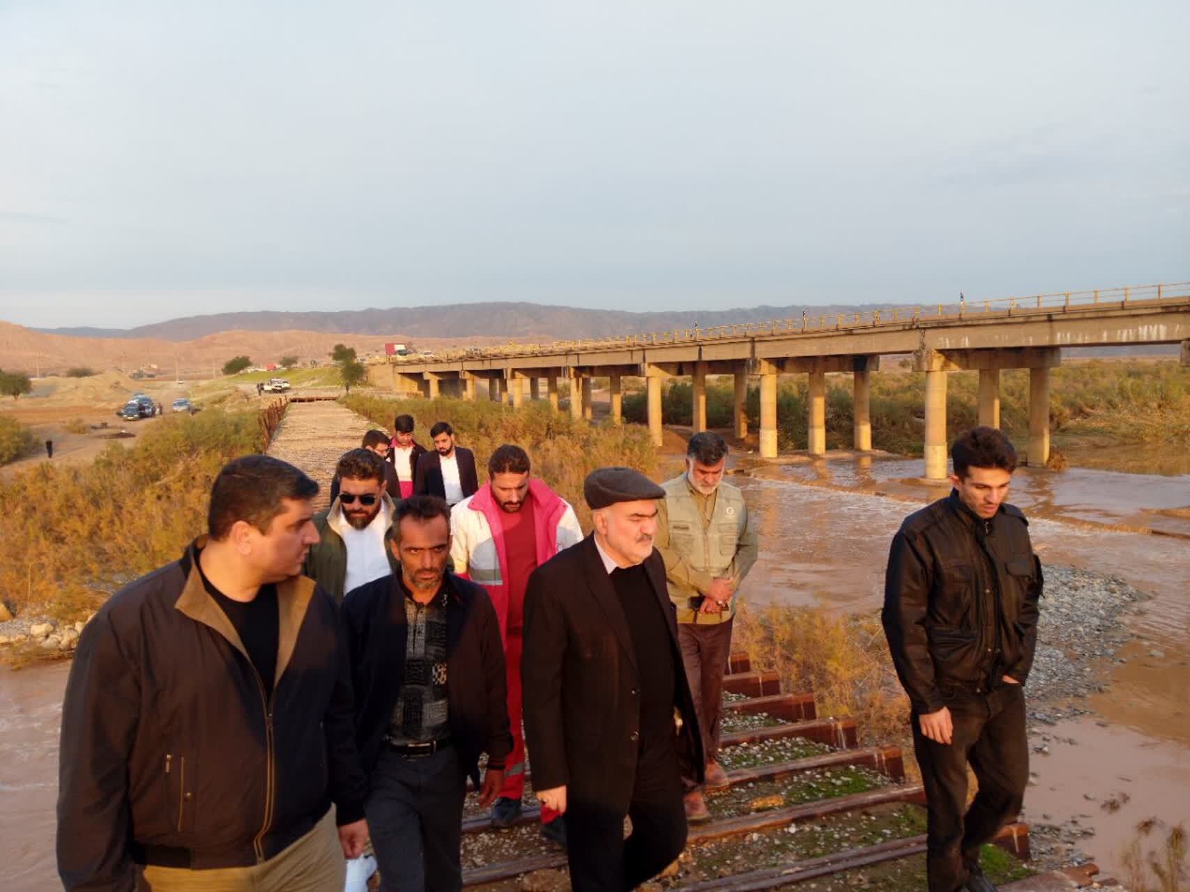 سفر استاندار خوزستان به مسجدسلیمان و اندیکا؛ از دلجویی از خانواده حادثهدیده تا بررسی میدانی پروژههای عمرانی و خدماتی سفر استاندار خوزستان به مسجدسلیمان و اندیکا؛ از دلجویی از خانواده حادثهدیده تا بررسی میدانی پروژههای عمرانی و خدماتی