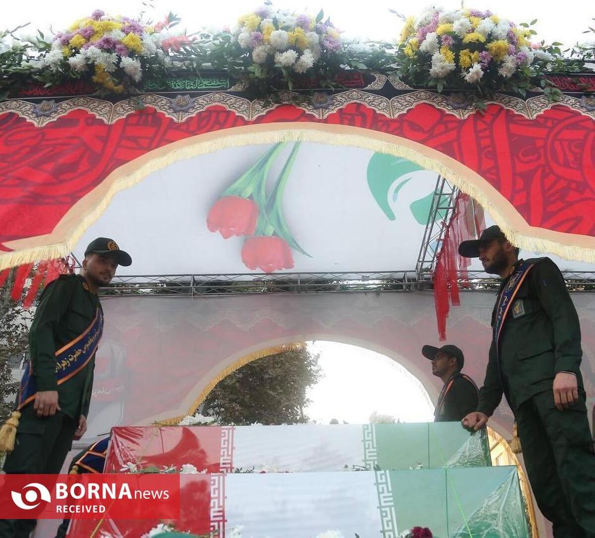 مراسم تشییع ۳۰۰ شهید گمنام در سراسر کشور با حضور مردم