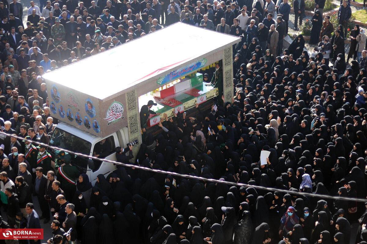 مراسم تشییع هفت شهید گمنام در کرمانشاه برگزار شد