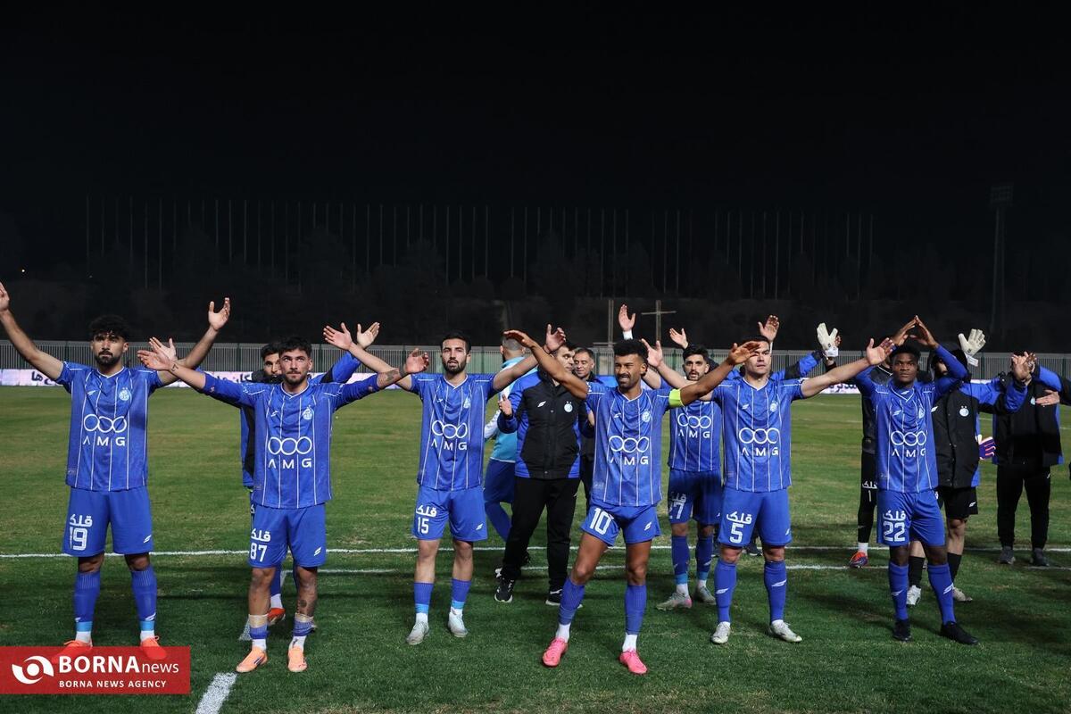 فشار آوردن به مهاجمان استقلال کار درستی نیست/ زندگی خصوصی بازیکنان محترم است