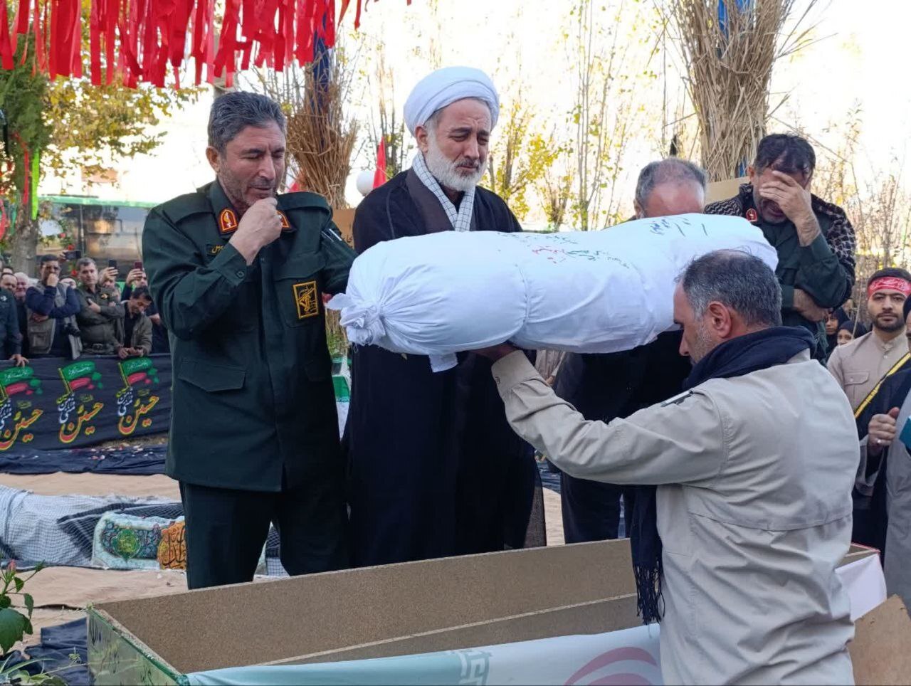 آرامش در خانه عدالت/ پیکر شهید گمنام ۱۹ ساله در دادگستری اردبیل آرام گرفت آرامش در خانه عدالت/ پیکر شهید گمنام ۱۹ ساله در دادگستری اردبیل آرام گرفت