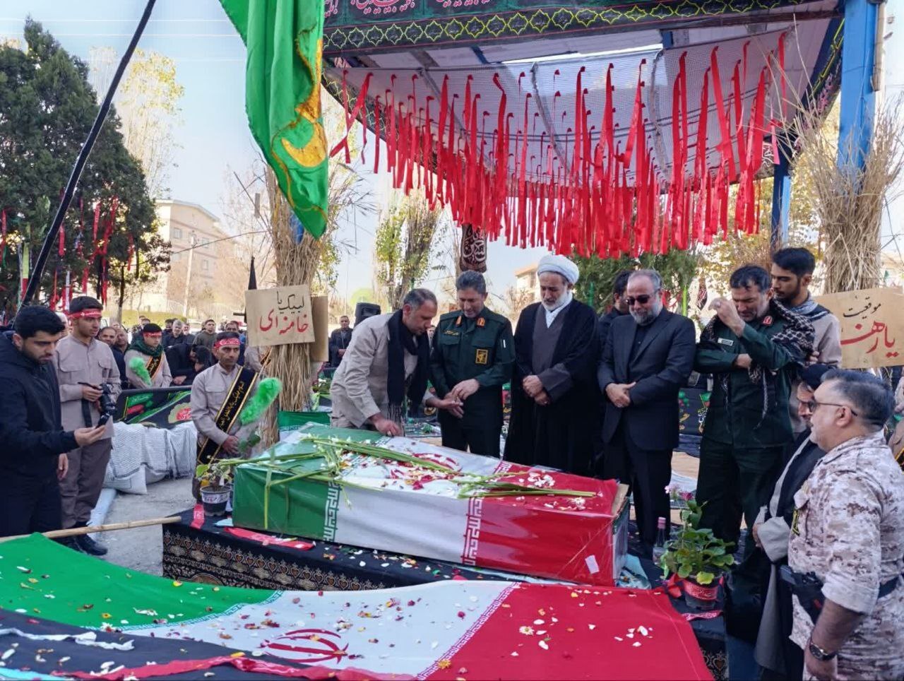 آرامش در خانه عدالت/ پیکر شهید گمنام ۱۹ ساله در دادگستری اردبیل آرام گرفت آرامش در خانه عدالت/ پیکر شهید گمنام ۱۹ ساله در دادگستری اردبیل آرام گرفت