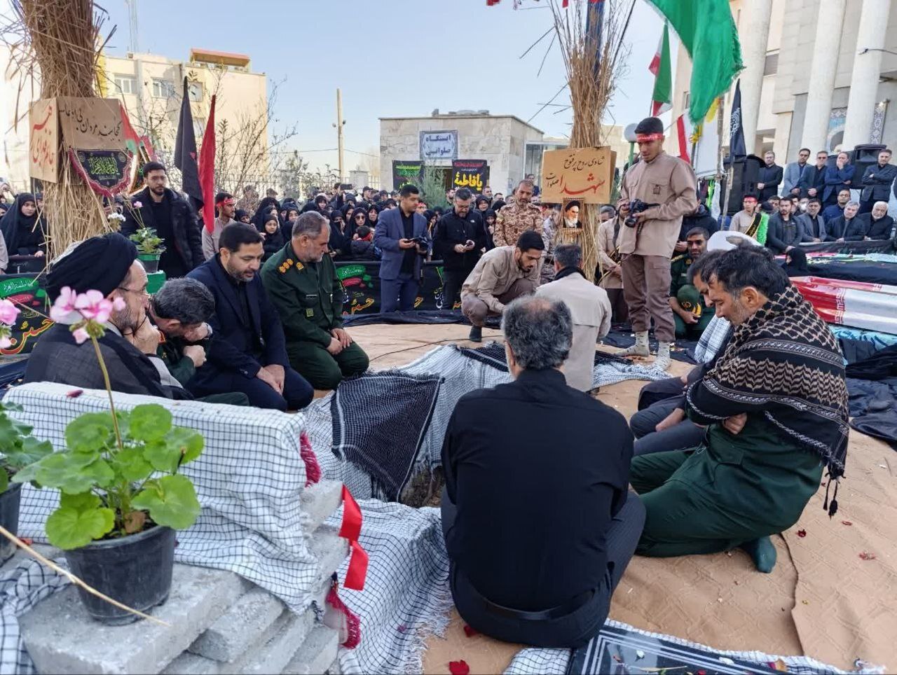 آرامش در خانه عدالت/ پیکر شهید گمنام ۱۹ ساله در دادگستری اردبیل آرام گرفت آرامش در خانه عدالت/ پیکر شهید گمنام ۱۹ ساله در دادگستری اردبیل آرام گرفت