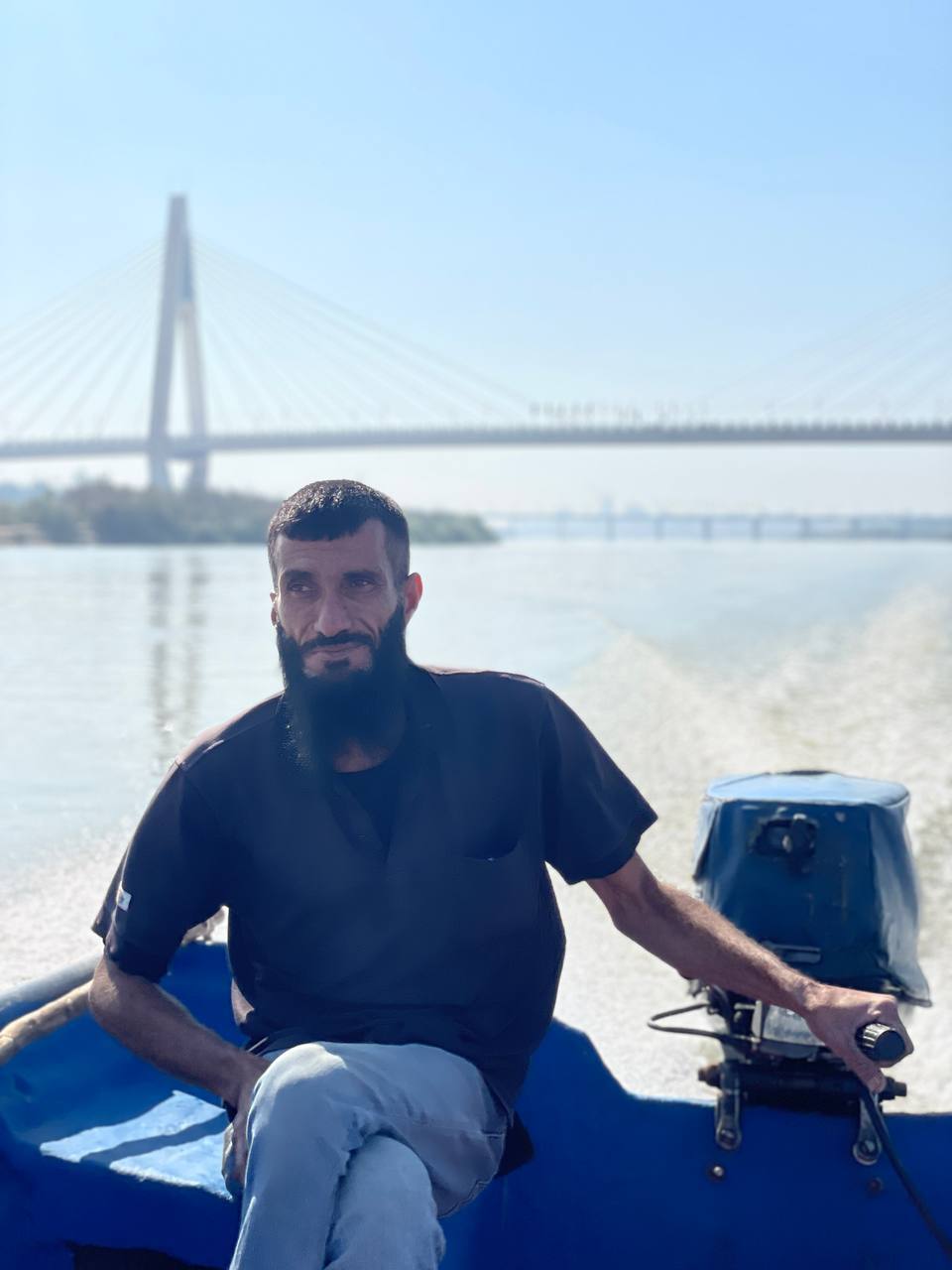 مردی که عاشق زندگی روی کارون است