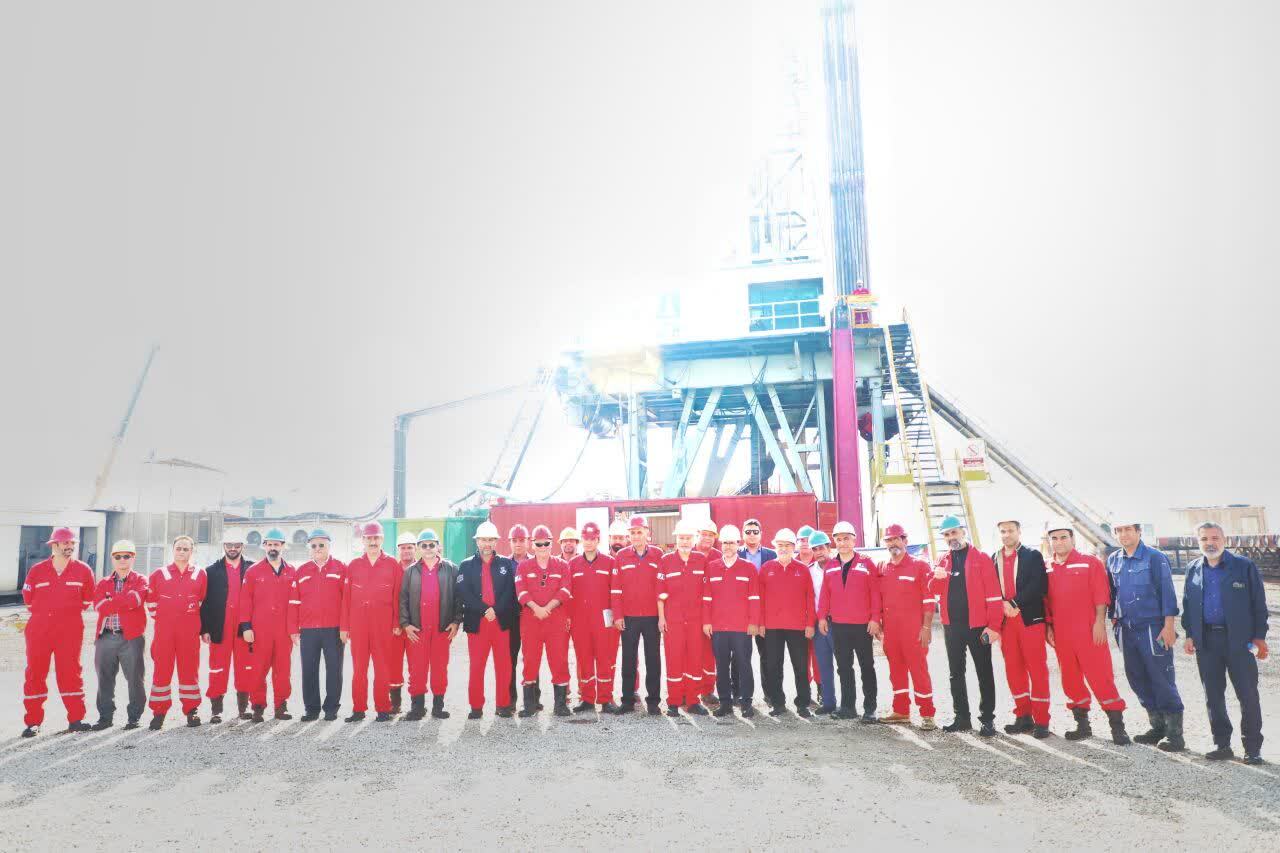 استاندار خوزستان تاکید کرد: ضرورت فعال‌سازی ظرفیت‌های استخراج نفت برای افزایش تولید ناخالص داخلی