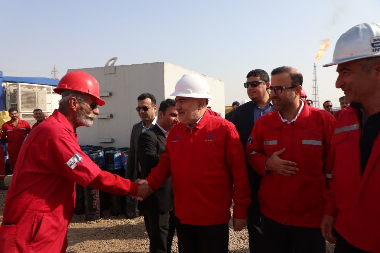 استاندار خوزستان تاکید کرد: ضرورت فعال‌سازی ظرفیت‌های استخراج نفت برای افزایش تولید ناخالص داخلی