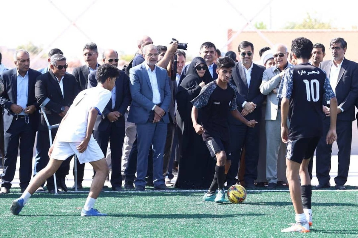 ۲ زمین چمن مصنوعی فوتبال در  ابوموسی افتتاح شد