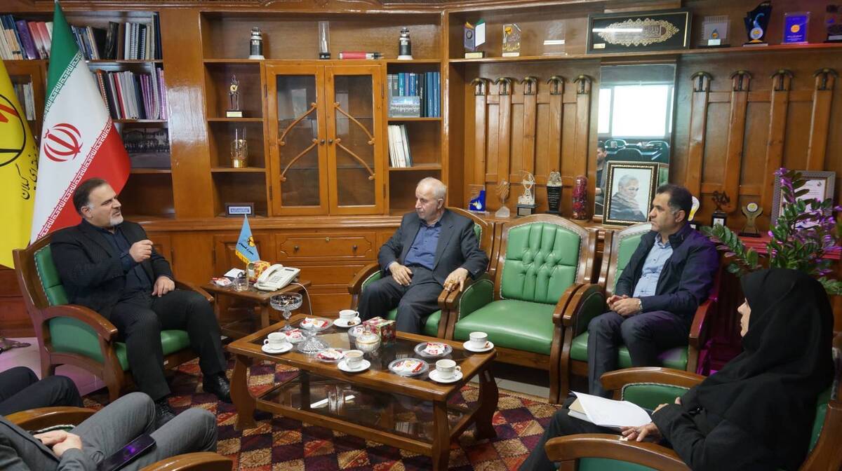 نشست سه جانبه مدیر عامل شركت‌ برق منطقه‌ای گیلان، نماینده فولاد خزر و نماینده مردم رشت و خمام برگزار شد