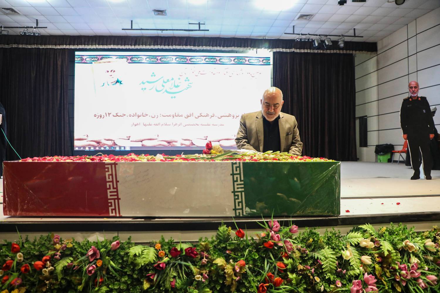 استاندار: فرهنگ شهادت شناسنامه هویتی ملت ایران و خوزستان پایتخت مقاومت است