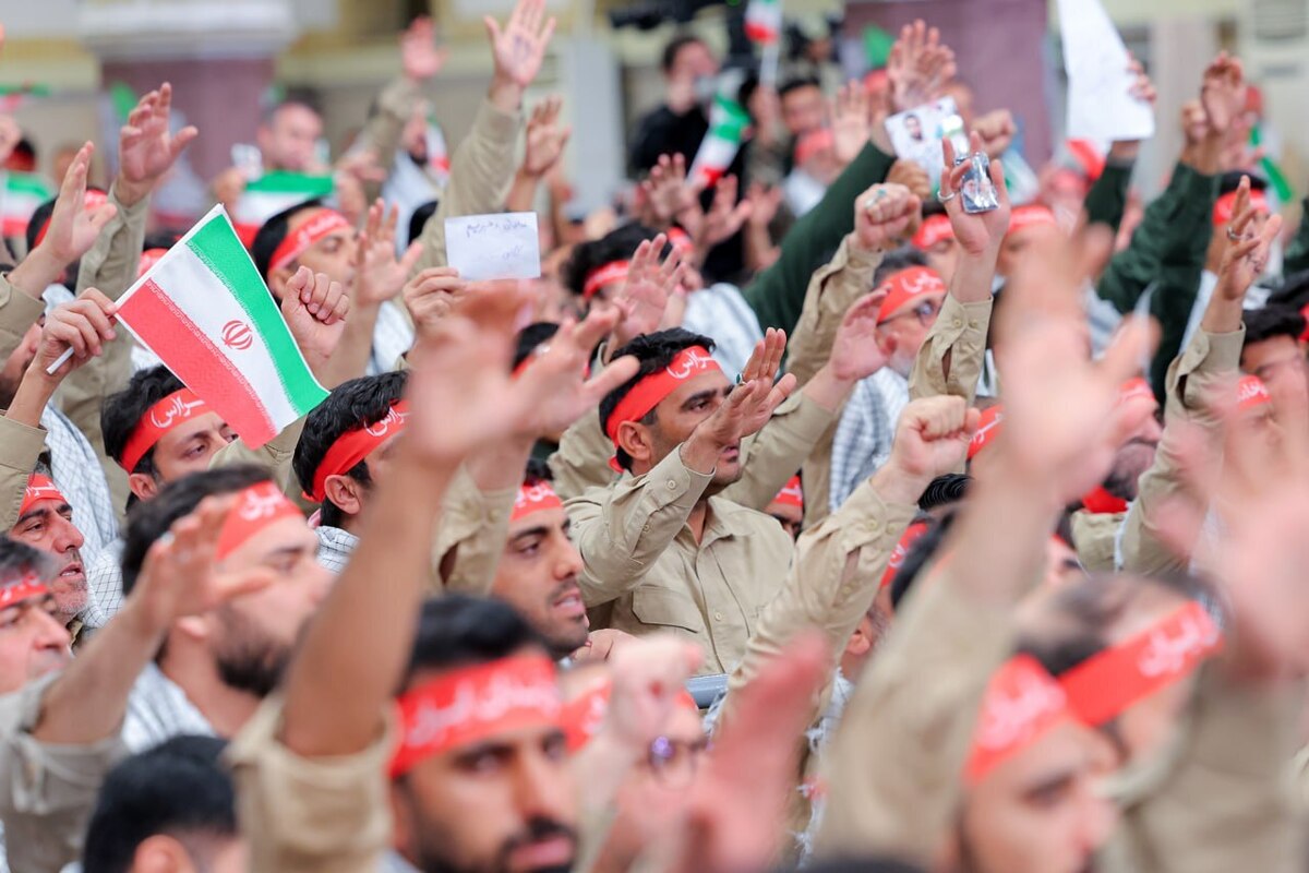 برگزاری مراسم روز بسیج با حضور هزاران تن از بسیجیان سراسر کشور در حسینیه امام خمینی(ره)