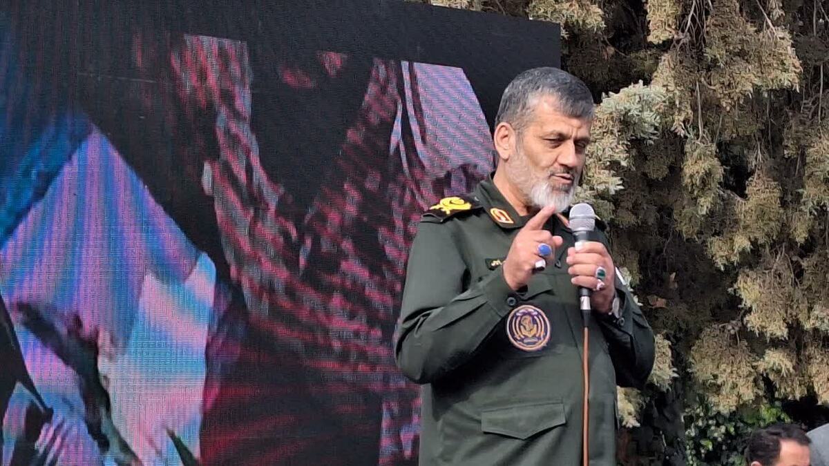 تکریم شهدا پاسداشت شجاعت وایثار و از خودگذشتگی در صیانت از کشور است 