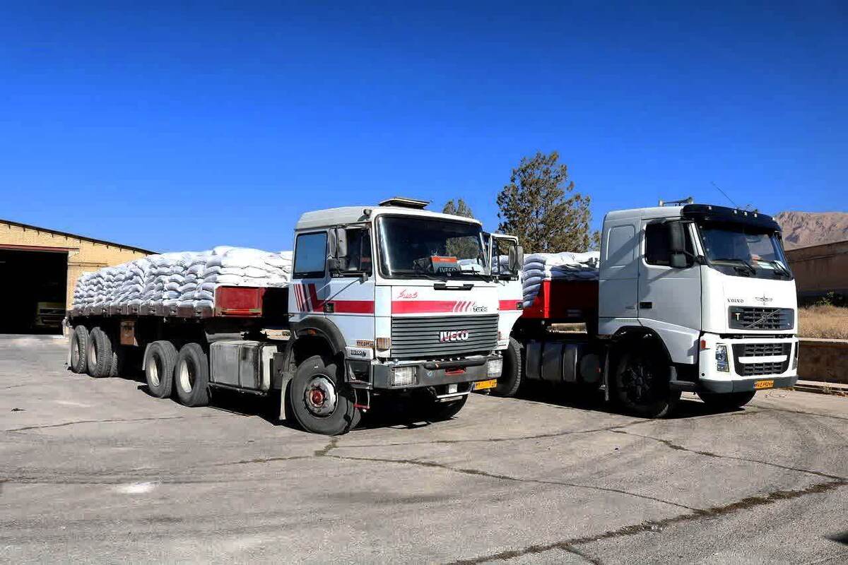 تخلیه ۲۰۰ تن کود سوپر فسفات در انبارهای چهارمحال و بختیاری