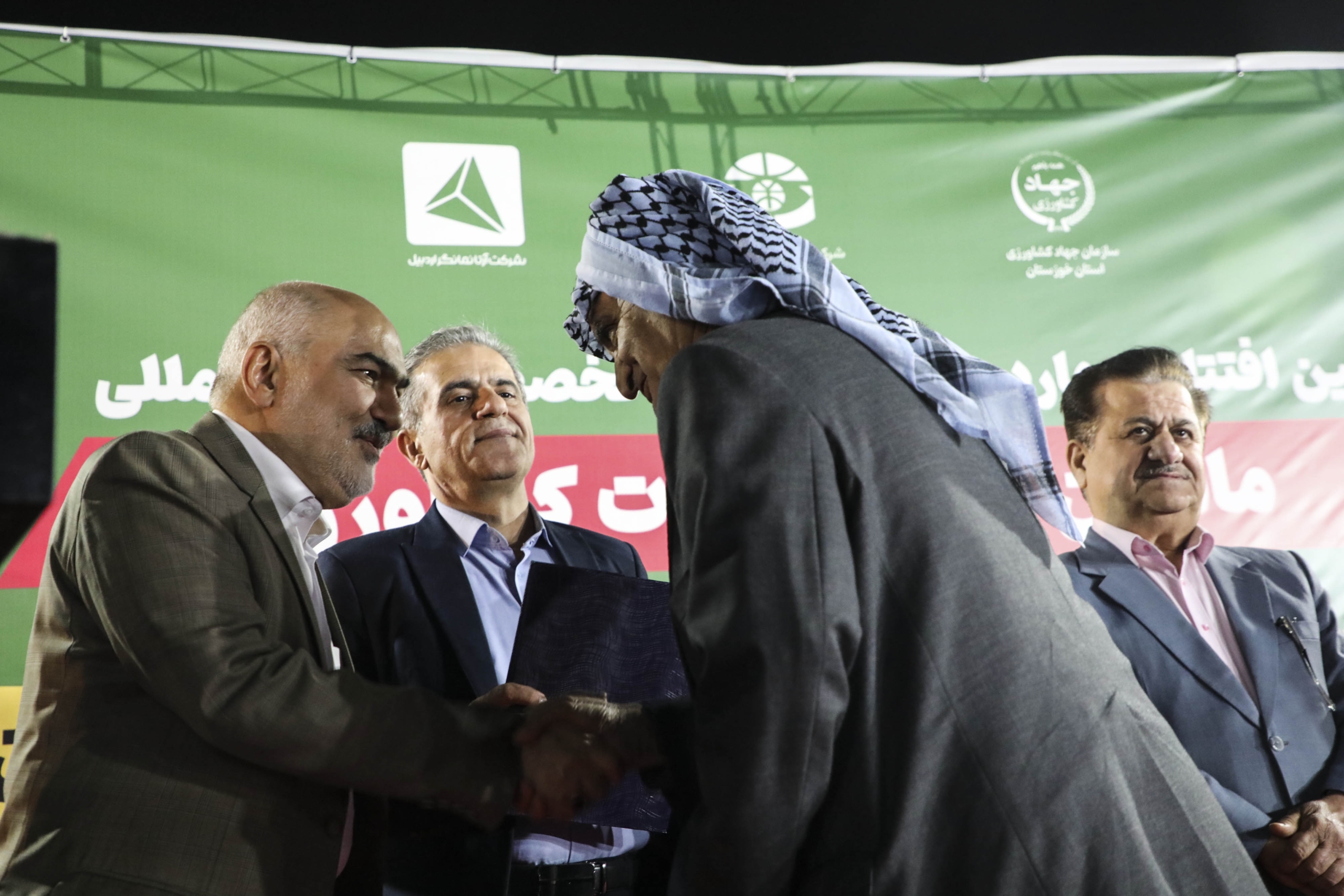 استاندار خوزستان از پیگیری اجرای فاز دوم طرح ۵۵۰ هزار هکتاری خبر داد / ضرورت انجام الگوی کشت علمی و مدیریت بهینه آب در مسیر امنیت غذایی کشور