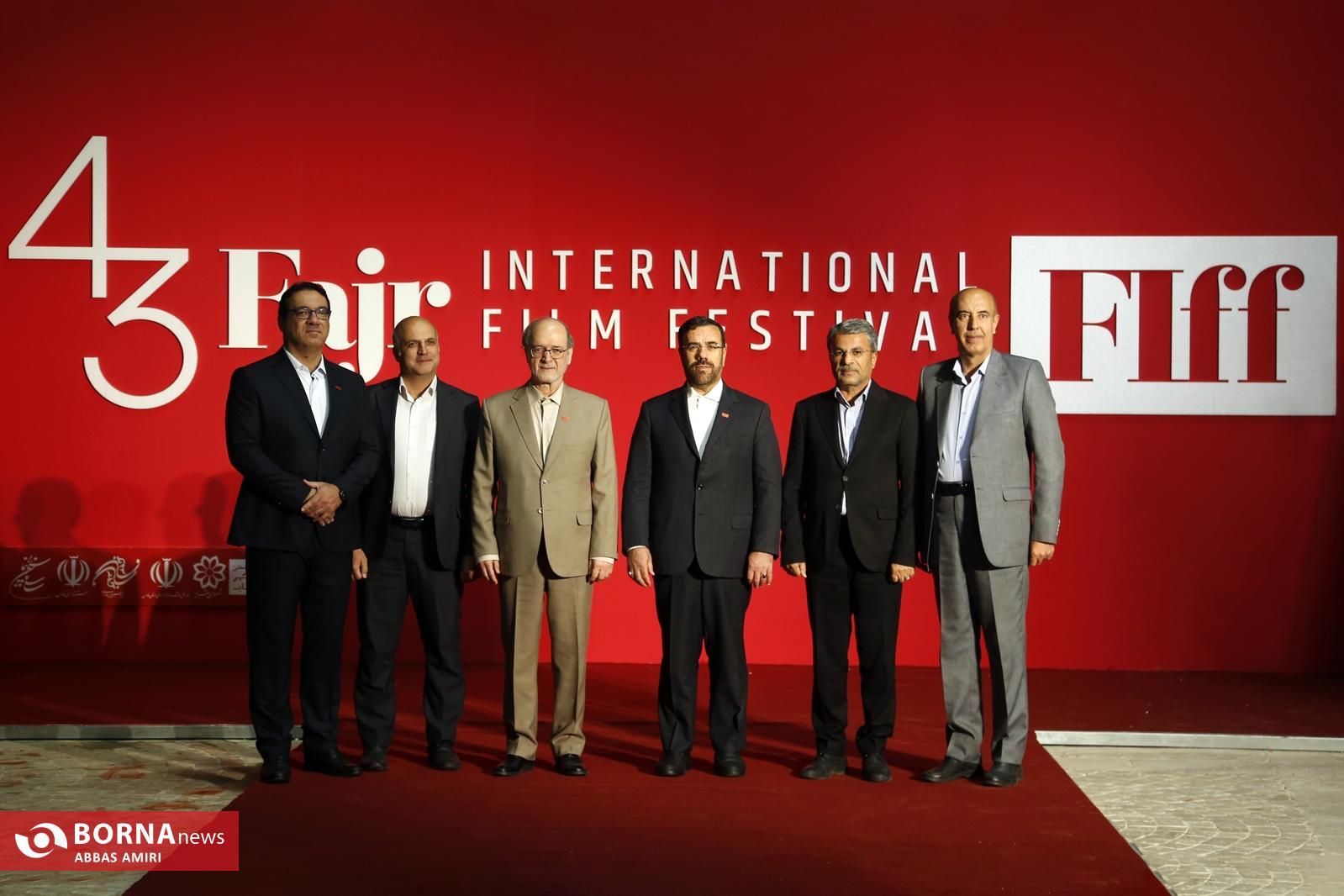 وقتی شیراز با سینما جان می‌گیرد؛ از ویدئو مپینگ برج‌ها تا بیلبورد‌های عباس کیارستمی در شیراز