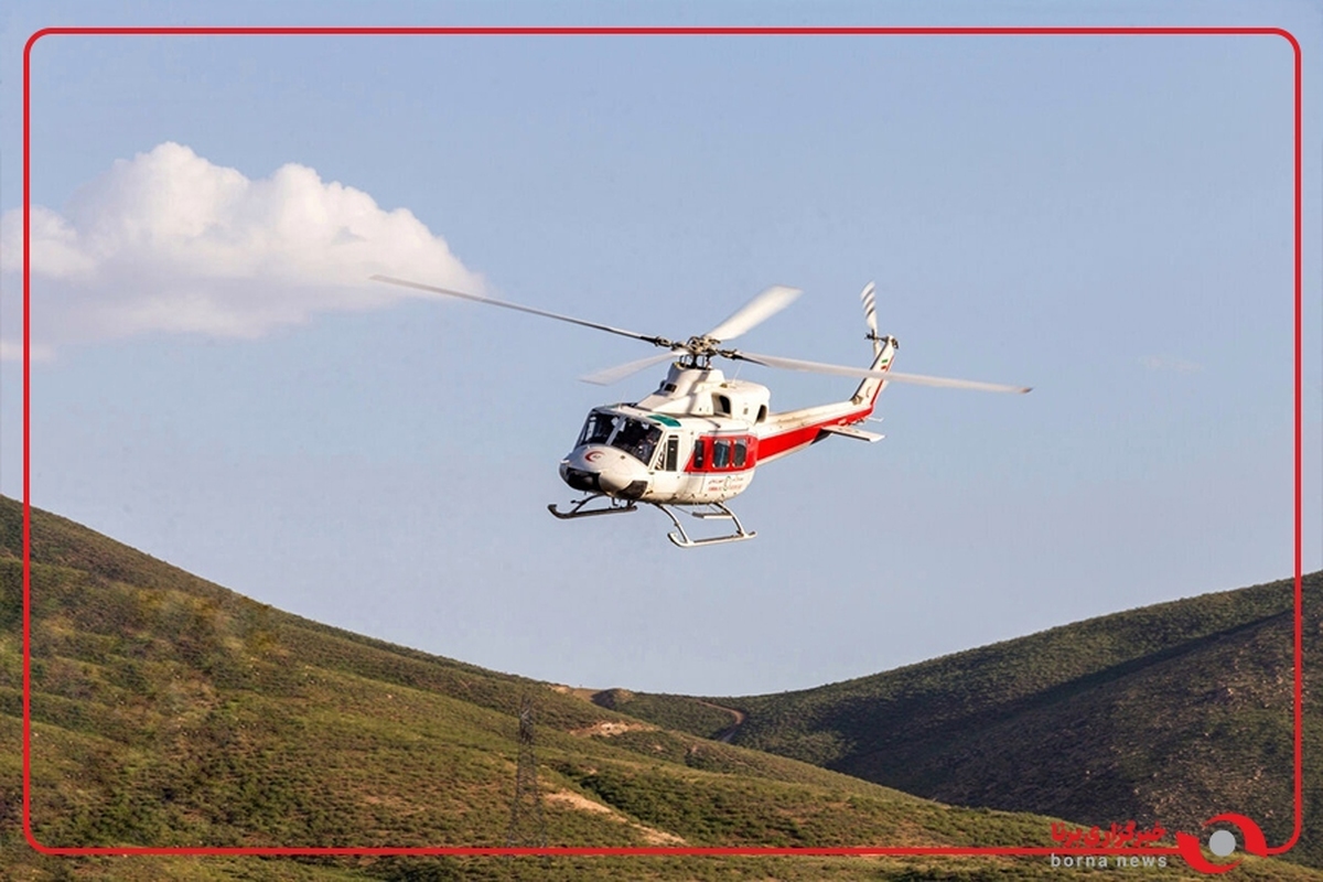 عملیات آب‌گیری بالگرد جمعیت هلال‌احمر برای اطفای حریق جنگل‌های ارسباران