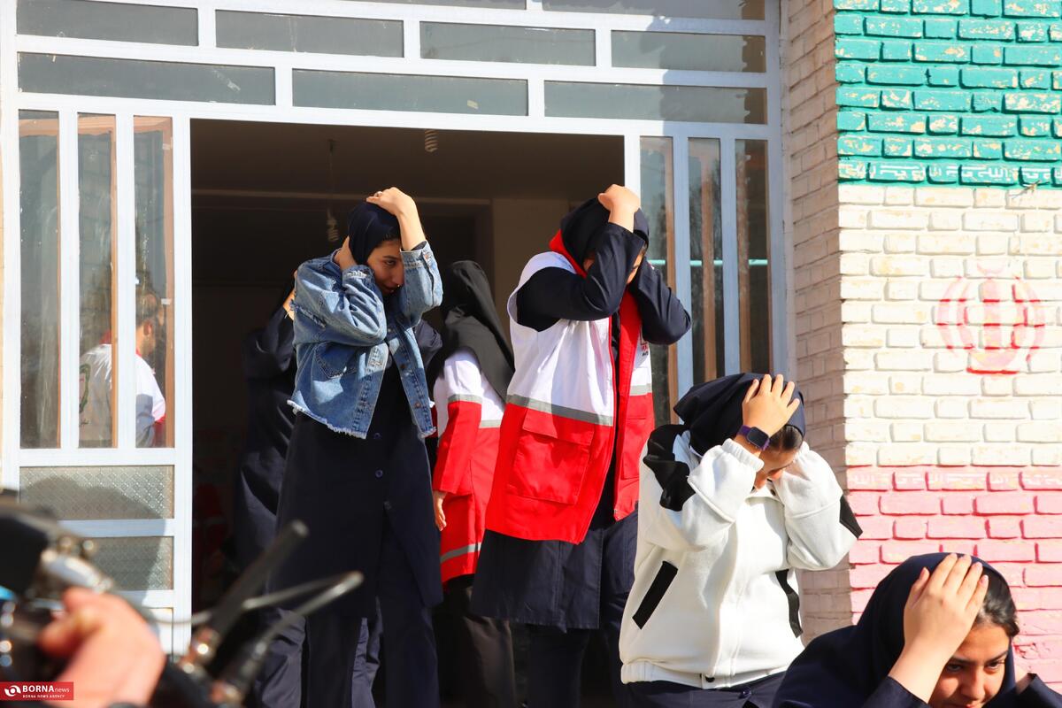 هشتمین مانور سراسری زلزله در مدرسه 