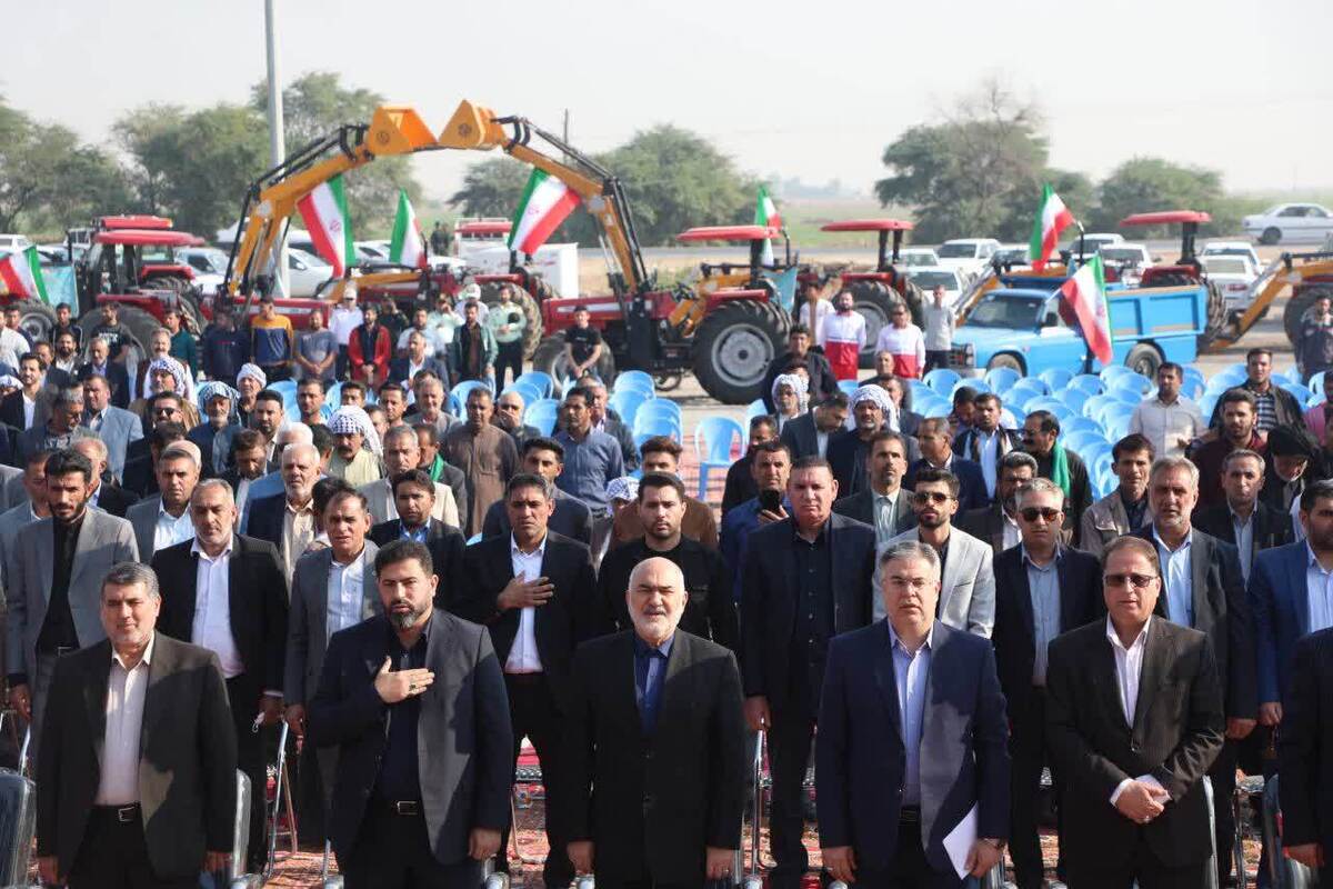 گام جدید در توانمندسازی دهیاری‌ها؛ تحویل ۶۰ دستگاه ماشین‌آلات عمرانی به ۷ شهرستان / استاندار خوزستان: توزیع ماشین‌آلات به دهیاری‌های استان ادامه دارد