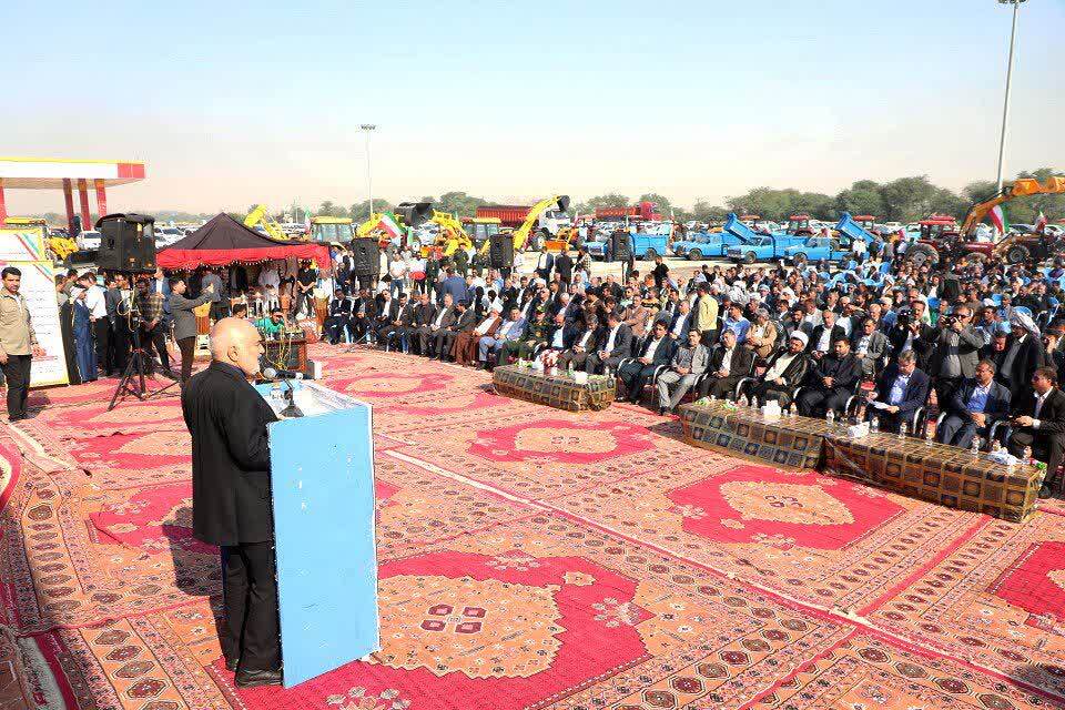 گام جدید در توانمندسازی دهیاریها؛ تحویل ۶۰ دستگاه ماشینآلات عمرانی به ۷ شهرستان / استاندار خوزستان: توزیع ماشینآلات به دهیاریهای استان ادامه دارد گام جدید در توانمندسازی دهیاریها؛ تحویل ۶۰ دستگاه ماشینآلات عمرانی به ۷ شهرستان / استاندار خوزستان: توزیع ماشینآلات به دهیاریهای استان ادامه دارد