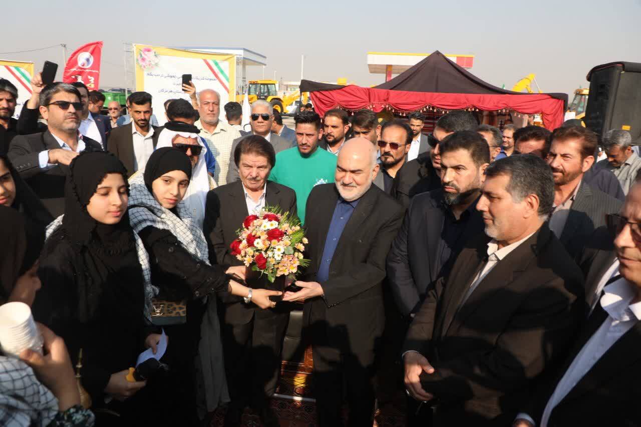 گام جدید در توانمندسازی دهیاریها؛ تحویل ۶۰ دستگاه ماشینآلات عمرانی به ۷ شهرستان / استاندار خوزستان: توزیع ماشینآلات به دهیاریهای استان ادامه دارد گام جدید در توانمندسازی دهیاریها؛ تحویل ۶۰ دستگاه ماشینآلات عمرانی به ۷ شهرستان / استاندار خوزستان: توزیع ماشینآلات به دهیاریهای استان ادامه دارد