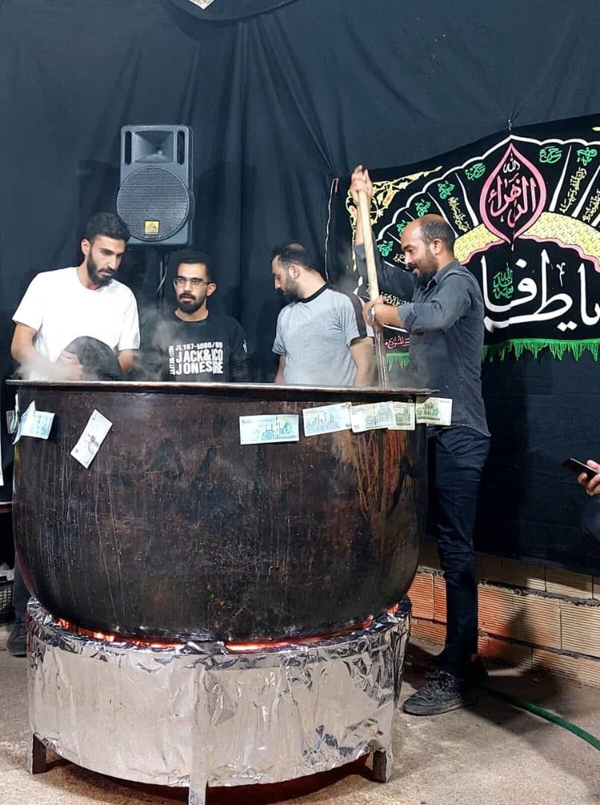 برگزاری آیین سنتی «سمنو پزان» در روستای چنار شرق برای نخستین بار