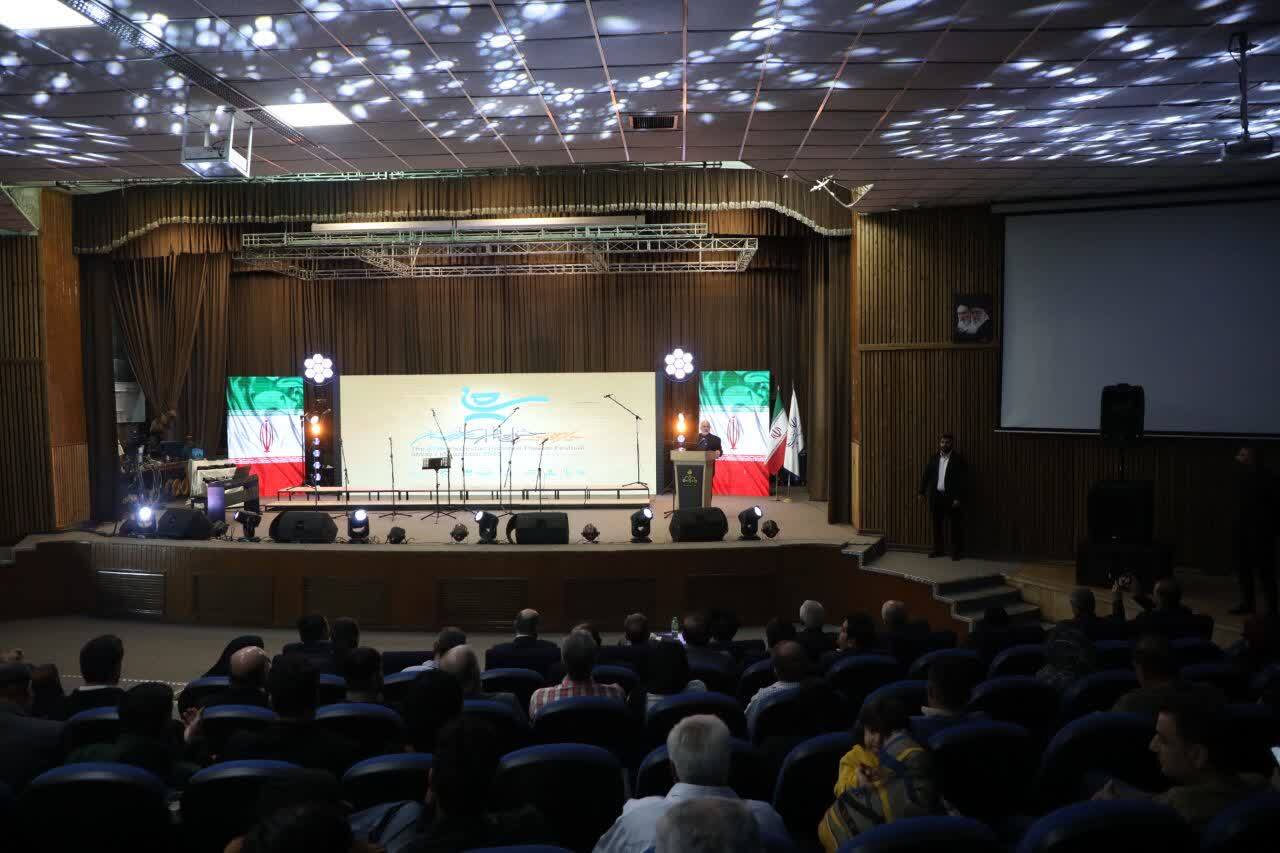 استاندار خوزستان: تئاتر؛ ابزار مهم تقویت همبستگی اجتماعی در استان / آماده حمایت از توسعه هنرهای نمایشی خوزستان و همکاری‌های فرهنگی بین‌المللی هستیم