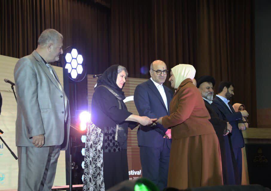 استاندار خوزستان: تئاتر؛ ابزار مهم تقویت همبستگی اجتماعی در استان / آماده حمایت از توسعه هنرهای نمایشی خوزستان و همکاری‌های فرهنگی بین‌المللی هستیم