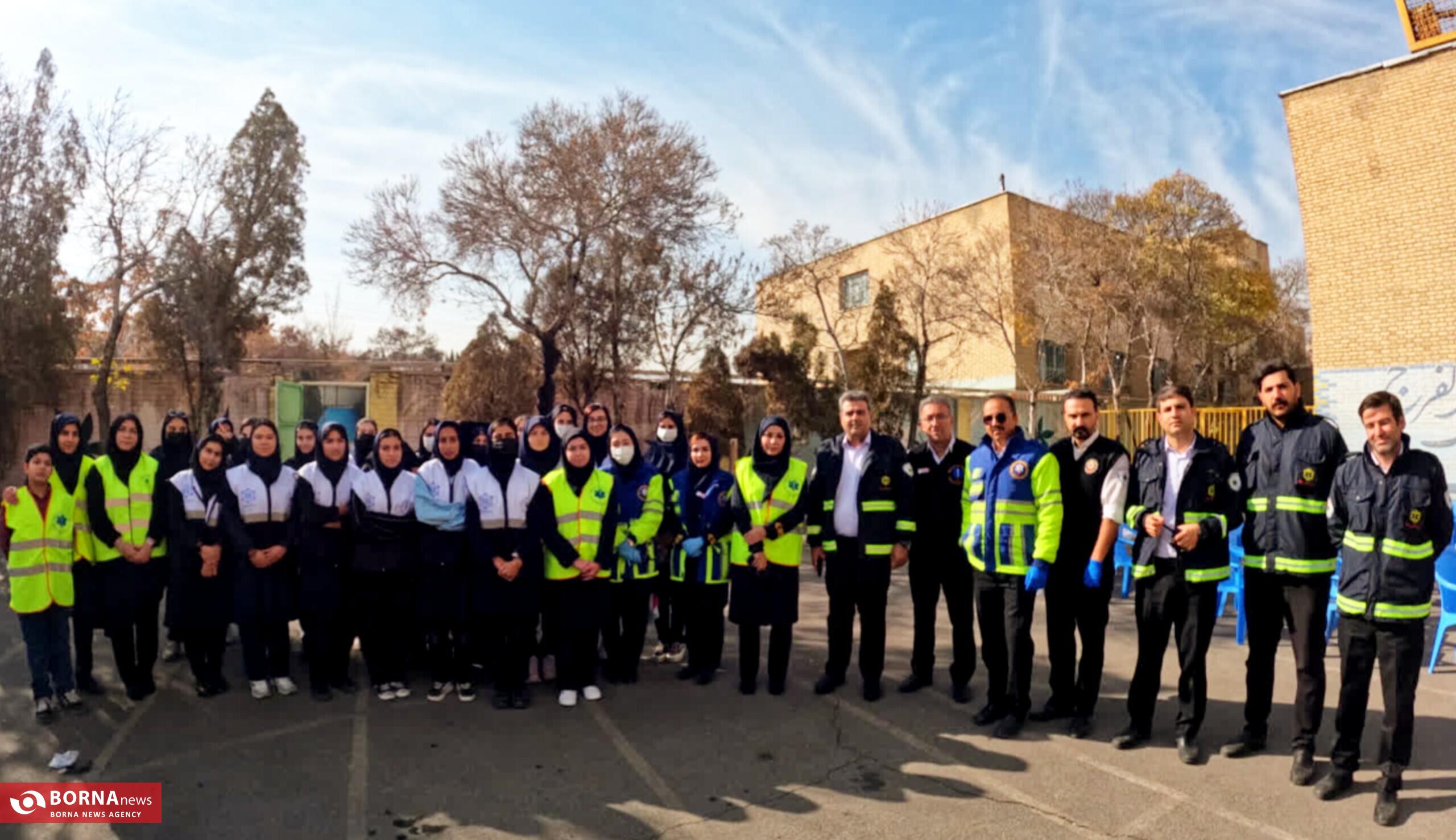 رئیس اورژانس ۱۱۵ استان مرکزی: 
آموزش همگانی کمک‌های اولیه در مدارس در دستور کار است