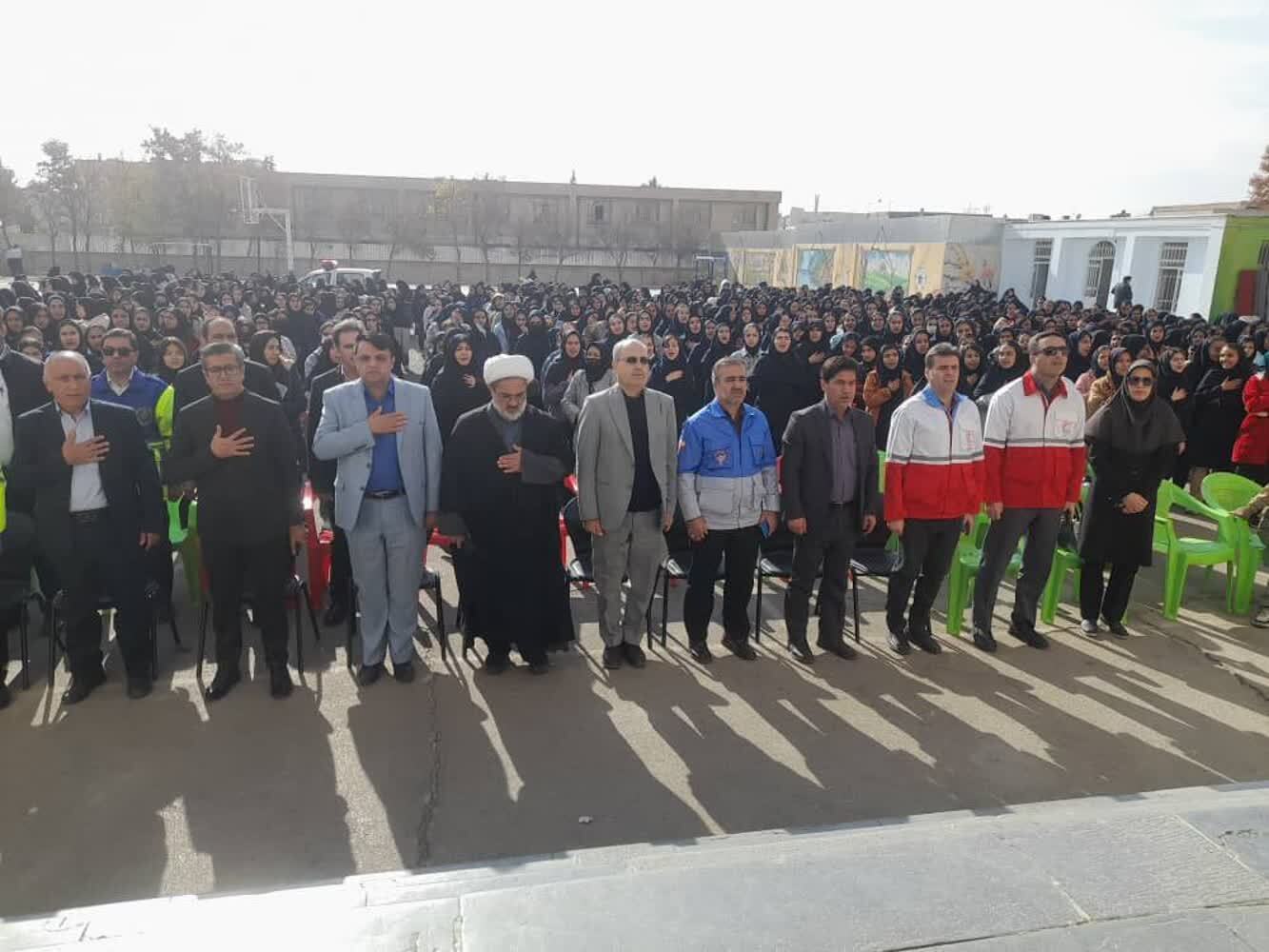 ۱۸۰ هزار دانش آموز استان قزوین با آموزش های نحوه پناه گیری در زلزله آشنا شدند