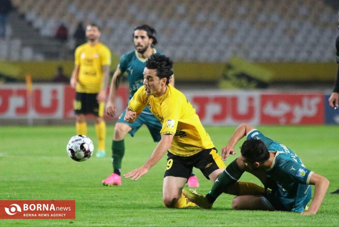 دیدار تیم های فوتبال سپاهان و شمس‌آذر قزوین در جام حذفی