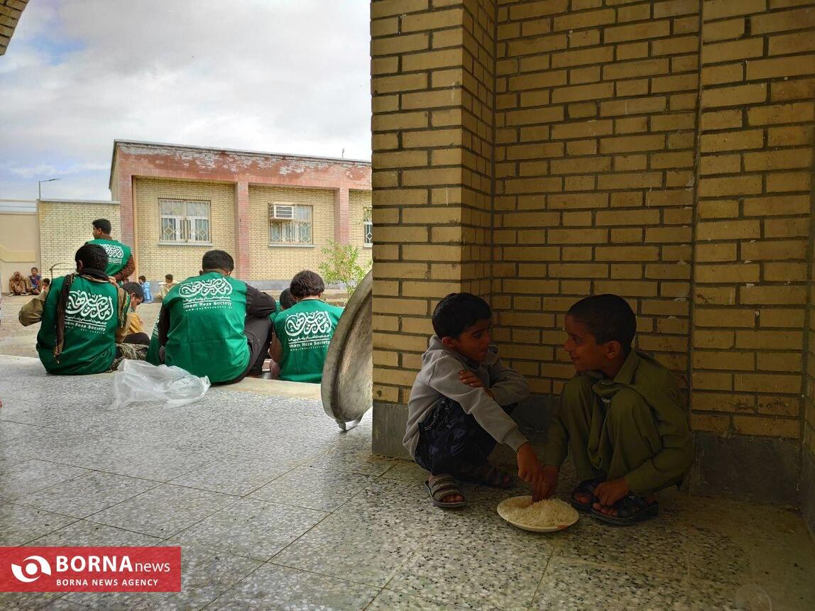 خدمت رسانی جمعیت امام رضایی‌ها به سیل زدگان سیستان و بلوچستان