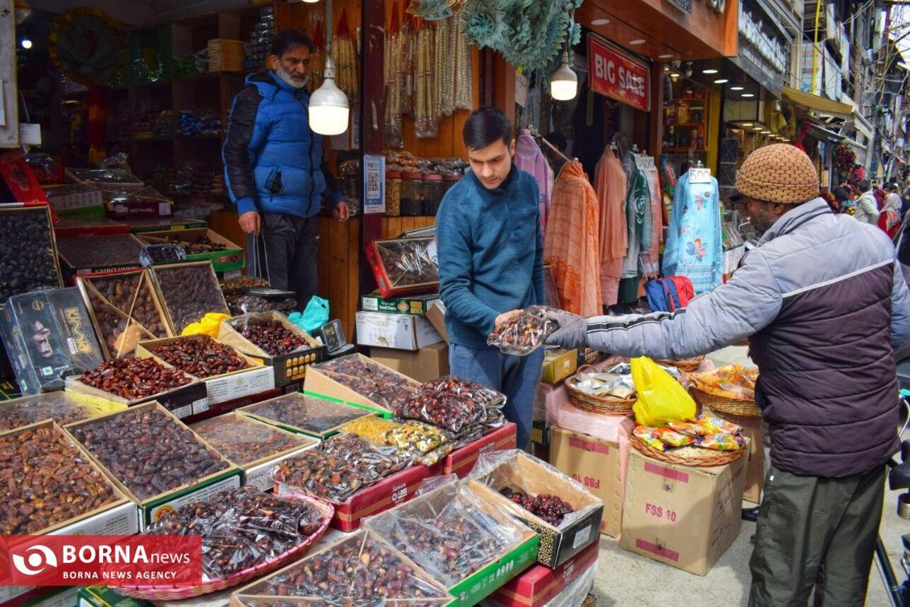 بازار‌های کشمیر رنگ و بوی رمضان گرفت