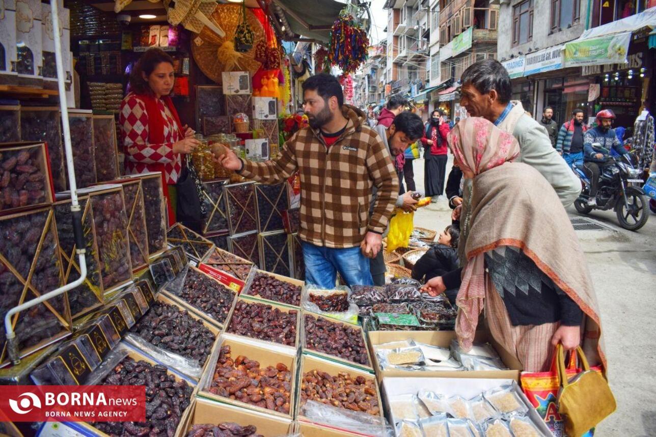 بازار‌های کشمیر رنگ و بوی رمضان گرفت