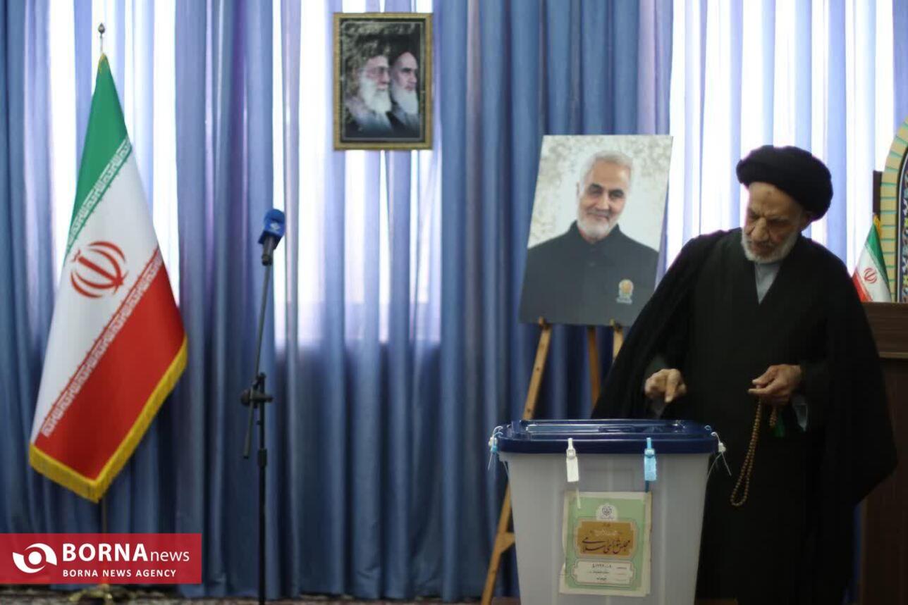 حضور استاندار خراسان جنوبی از شعب اخذ رای مرکز استان