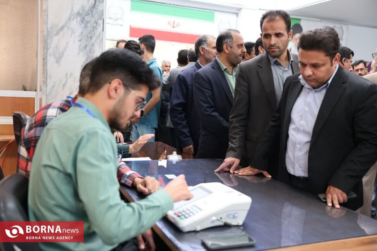 حضور استاندار خراسان جنوبی از شعب اخذ رای مرکز استان