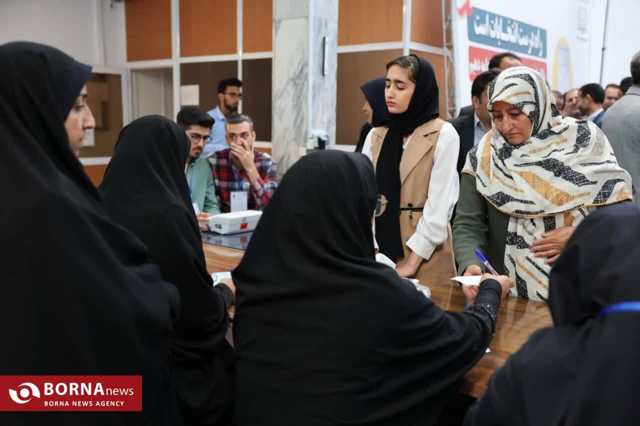 حضور استاندار خراسان جنوبی از شعب اخذ رای مرکز استان