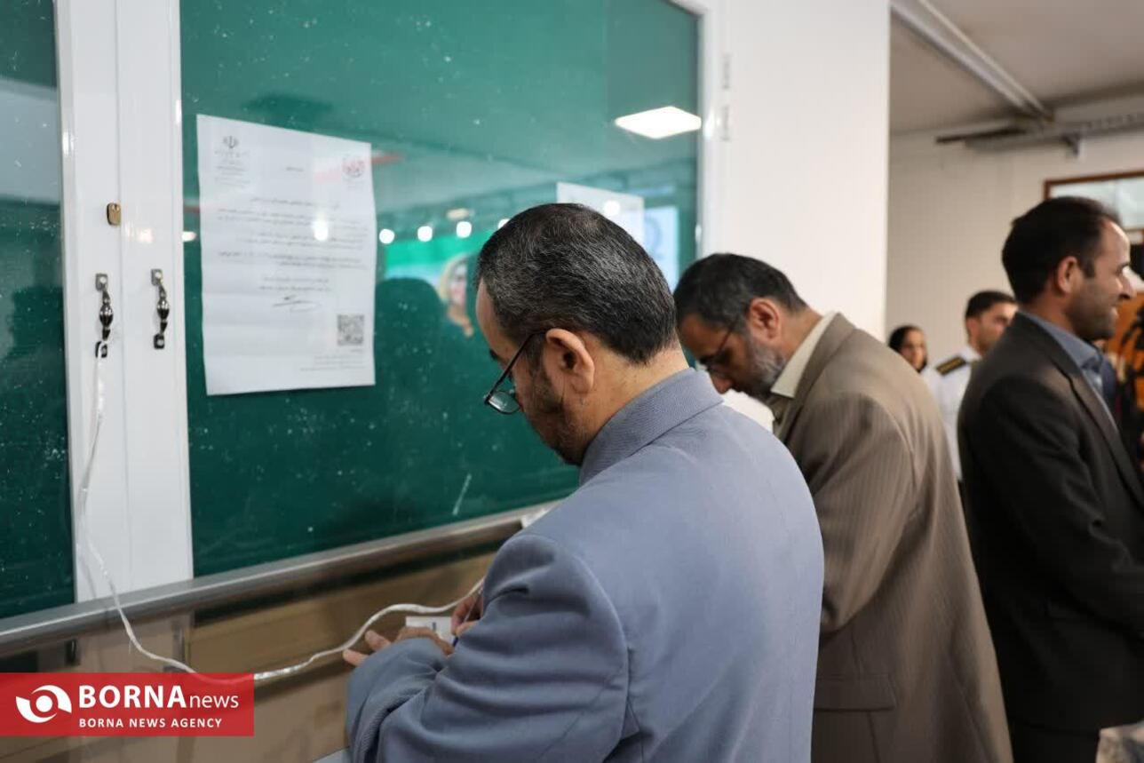 حضور استاندار خراسان جنوبی از شعب اخذ رای مرکز استان