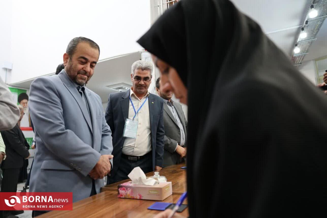 حضور استاندار خراسان جنوبی از شعب اخذ رای مرکز استان