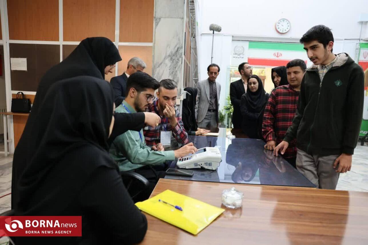 حضور استاندار خراسان جنوبی از شعب اخذ رای مرکز استان