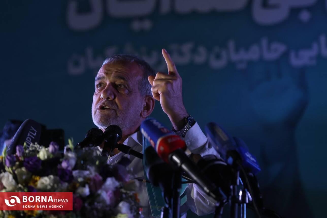 مسعود پزشکیان در آخرین همایش انتخاباتی در ورزشگاه حیدرنیا