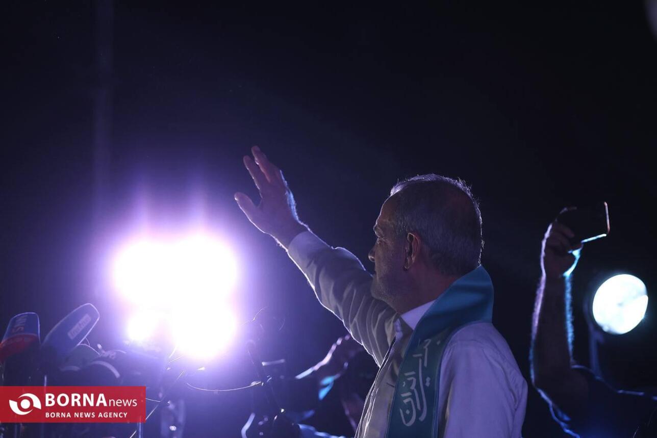 مسعود پزشکیان در آخرین همایش انتخاباتی در ورزشگاه حیدرنیا