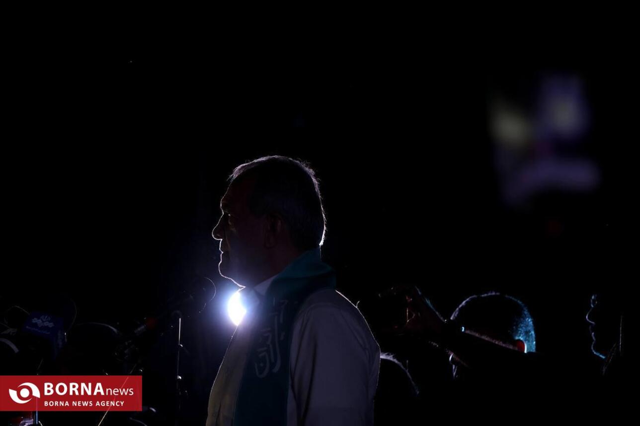 مسعود پزشکیان در آخرین همایش انتخاباتی در ورزشگاه حیدرنیا