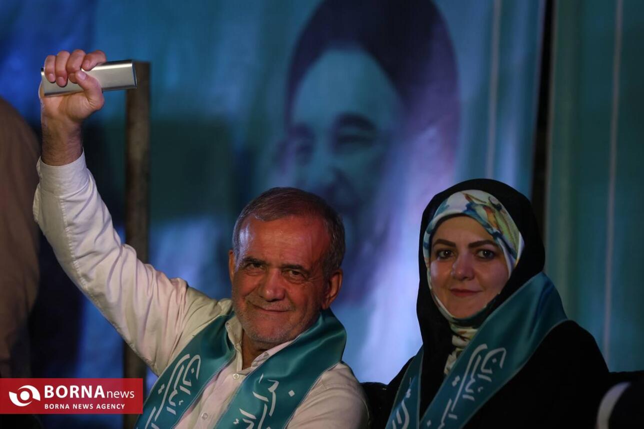 مسعود پزشکیان در آخرین همایش انتخاباتی در ورزشگاه حیدرنیا