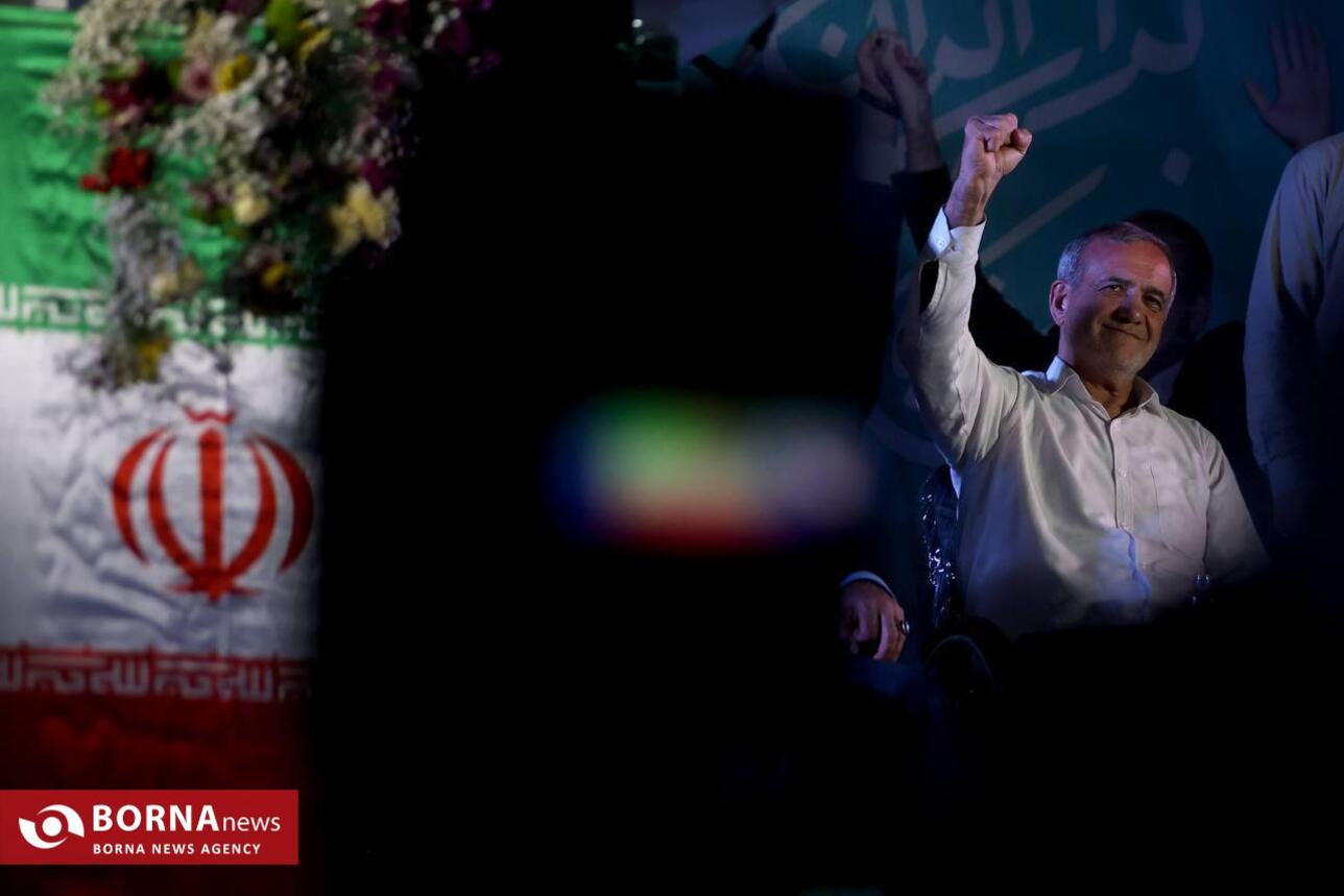 مسعود پزشکیان در آخرین همایش انتخاباتی در ورزشگاه حیدرنیا