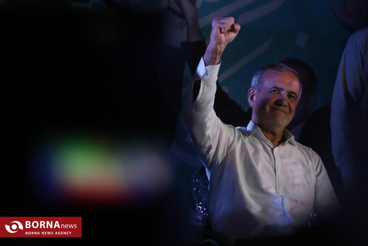 مسعود پزشکیان در آخرین همایش انتخاباتی در ورزشگاه حیدرنیا