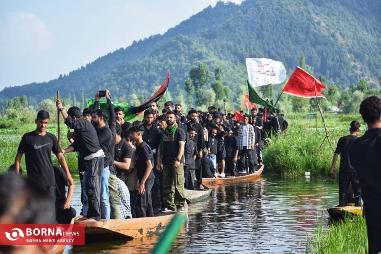 عزاداری کشمیری‌ها با قایق در دریاچه دال