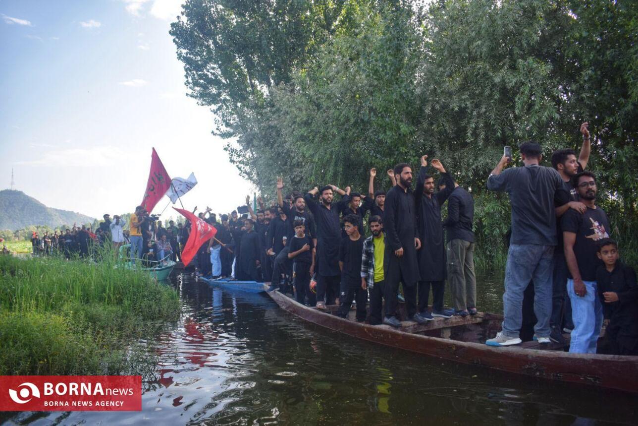 عزاداری کشمیری‌ها با قایق در دریاچه دال