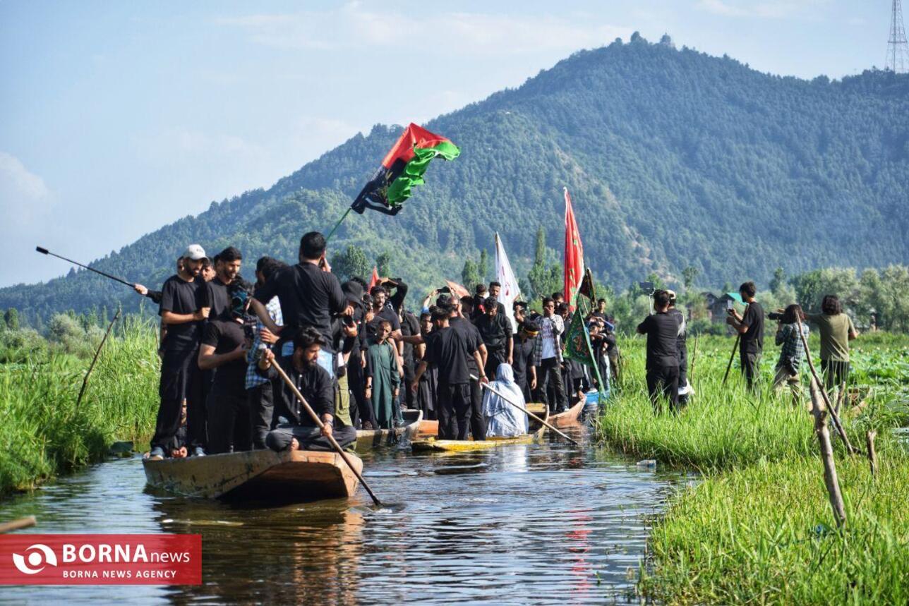 عزاداری کشمیری‌ها با قایق در دریاچه دال