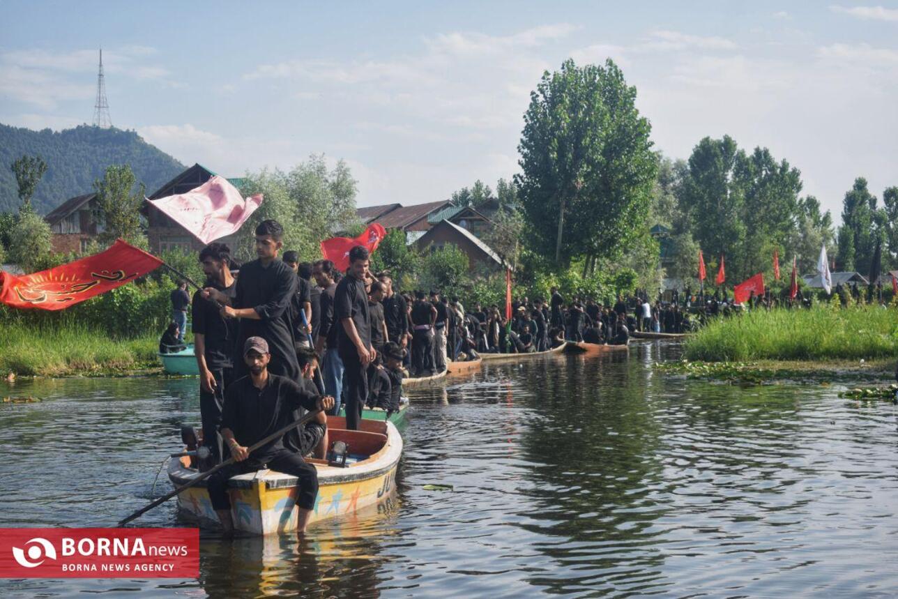 عزاداری کشمیری‌ها با قایق در دریاچه دال