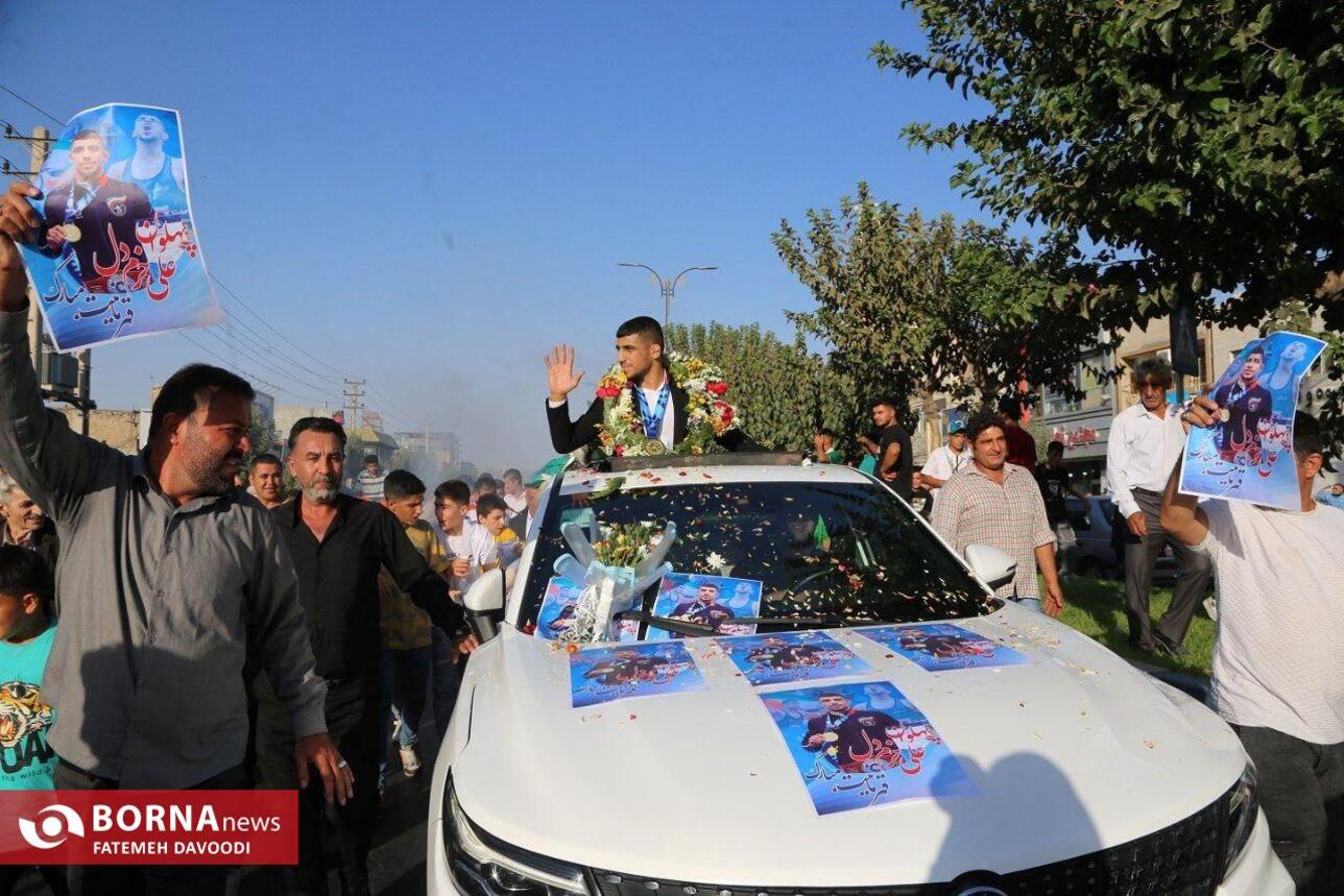 مراسم تقدیر از قهرمان ملی کشتی علی خرم دل درحسن آباد فشافویه